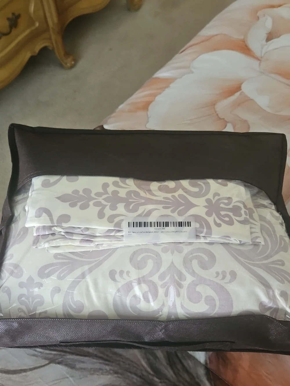 Modern Southern Home Comforter Reversable White Purple With 2 Shams & Pillow